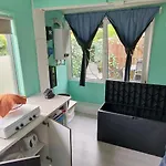 Tiny House Op Volkstuinverenging Campingplads *